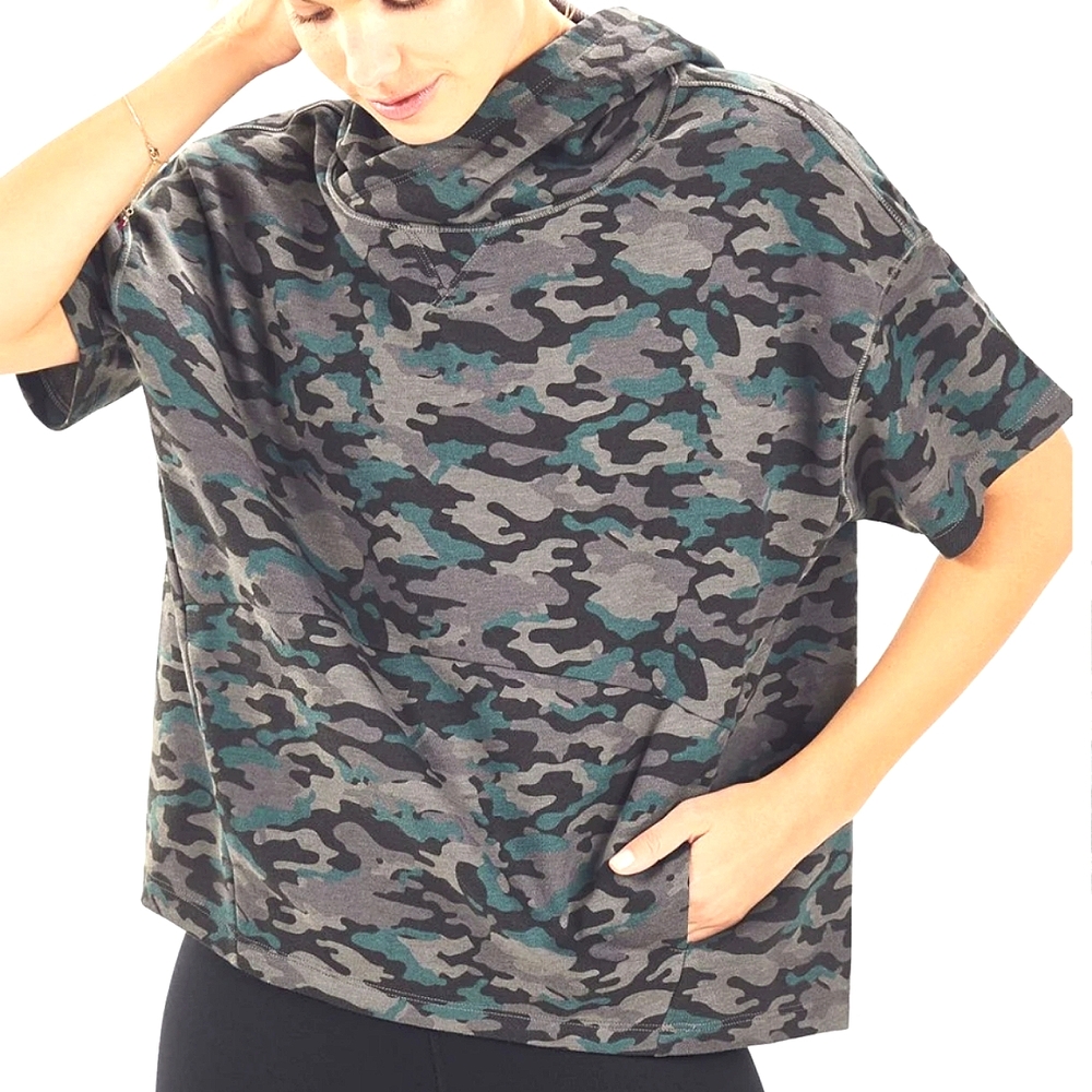 43) FABLETICS Camouflage Cowl Neck Short-Sleeve Hoodie Sz. Medium